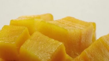 4K Tatlı Tayland mango dönüşümlü yırtık mango dilimleri küp kesilmiş