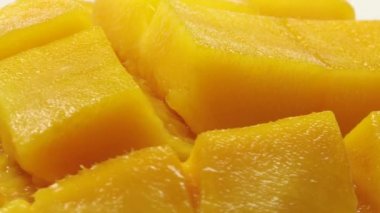 4K Tatlı Tayland mango dönüşümlü yırtık mango dilimleri küp kesilmiş