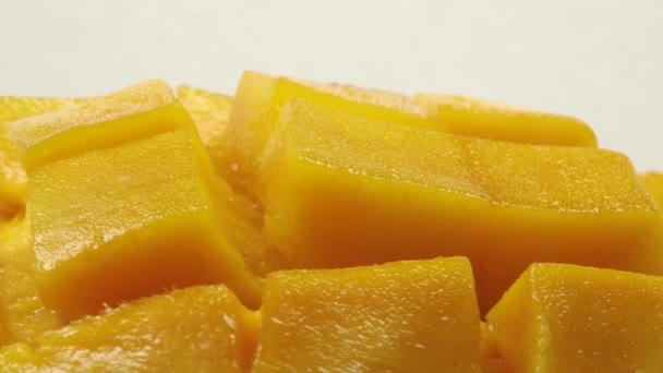 Sweet Thai Mango Rotatie Van Rippen Mango Slice Cubes Gesneden — Stockvideo