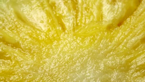 Snijd Stukjes Heerlijk Ananasfruit Tropisch Voedsel Draaien — Stockvideo