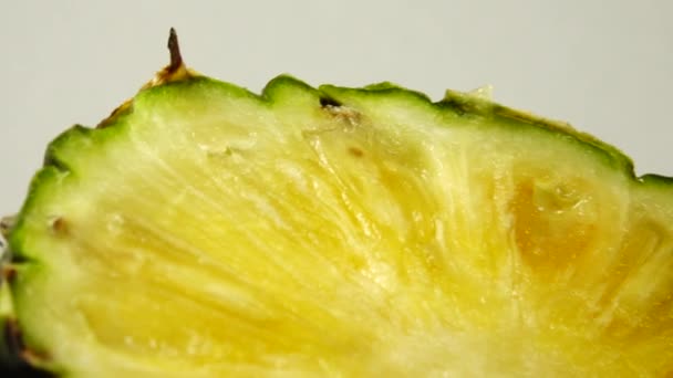 Plasterki Pysznych Owoców Ananasowych Tropikalne Jedzenie Obrót — Wideo stockowe