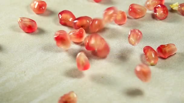 Super Slow Motion Shot Fresh Pomegranate Seeds Water Side Collision — 비디오