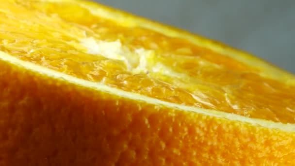 4K大口径肚脐橙果子酱 经旋转后制成 闭合新鲜柑橘橙花岗岩背景 — 图库视频影像