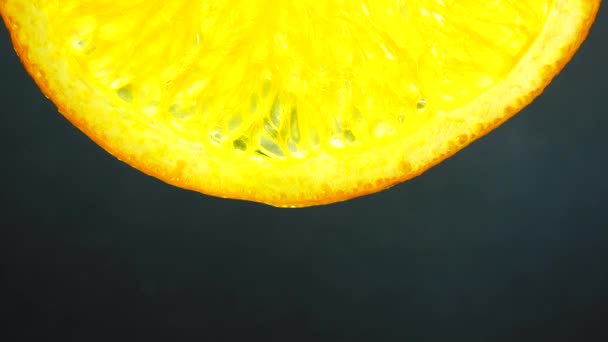 Makro Záběr Řezu Pupku Pomerančové Ovoce Kapka Vody Close Čerstvé — Stock video