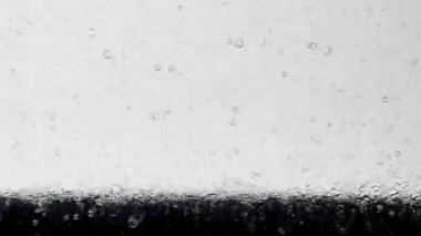  Cam dokusu ve arkaplan üzerine yağmur damlaları