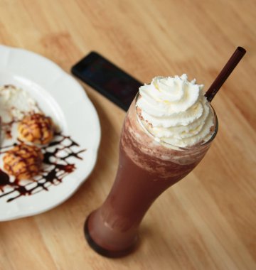 Buz kakao ahşap tablo.