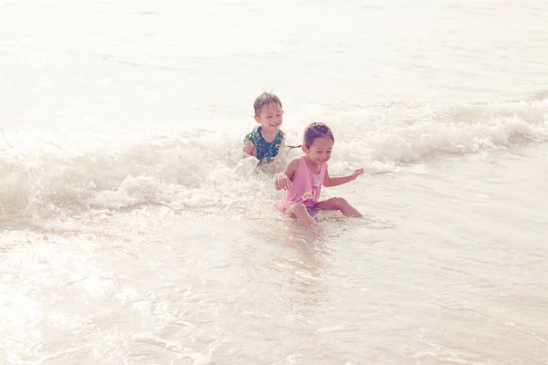 Crianças Brincando Livre Praia — Fotografia de Stock