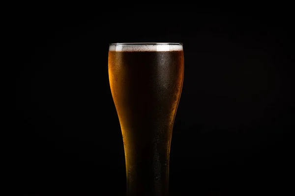 Glas Bier Donkere Achtergrond — Stockfoto