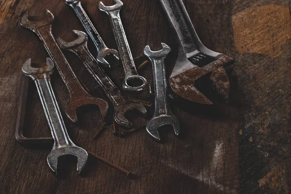 Werkzeugsanierung auf Grunge-Holz, Antiquitäten, Bau, Ausstattung, Handwerker — Stockfoto