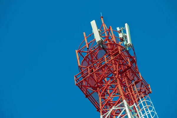 Wireless Communication Antenna Transmitter Telecommunication Tower Antennas Blue Sky Background — 스톡 사진