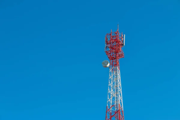 Wireless Communication Antenna Transmitter Telecommunication Tower Antennas Blue Sky Background — 스톡 사진