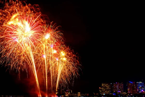 Schöne Bunte Feuerwerk Meeresstrand Erstaunliche Urlaub Feuerwerk Party Oder Jede — Stockfoto