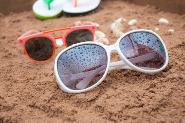 Kum plajda yaz plaj deniz aksesuarları, Yaz arka plan Tatil tatil seyahat konsepti