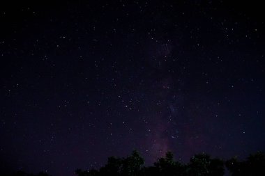 Samanyolu yıldız ve evrendeki, uzun pozlama fotoğraf, tahıl ile uzay tozu ile.