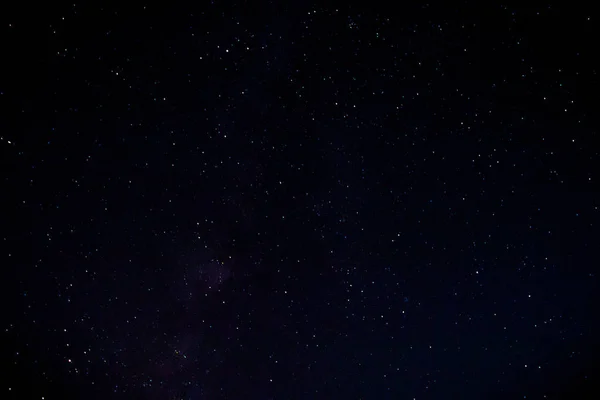 Samanyolu yıldız ve evrendeki, uzun pozlama fotoğraf, tahıl ile uzay tozu ile.