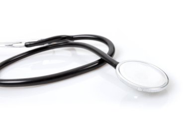 Sağlık konsepti, beyaz arka planda doktor steteskobu