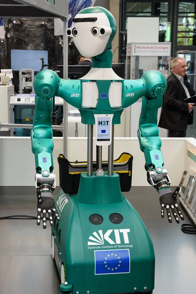Hannover, Almanya - 13 Haziran 2018: İnsansı robot Armar-6 Takımı'ndan CeBIT 2018 enstitüde standında. Dünyanın en büyük ticaret için Bilgi Teknolojileri Fuarı CeBIT olduğunu.