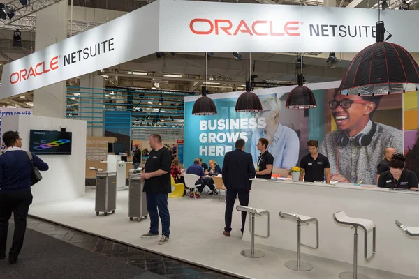 Hannover Alemanha Junho 2018 Funcionários Oracle Netsuite Seu Estande Cebit — Fotografia de Stock