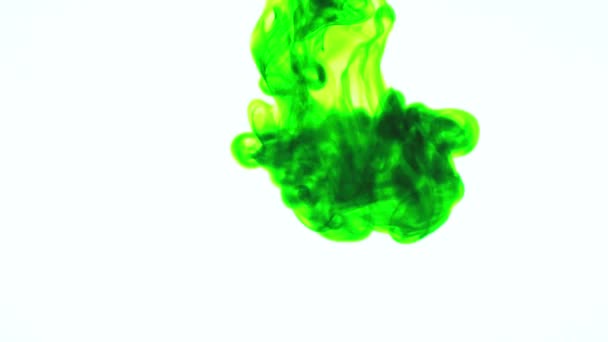 Gota Tinta Color Verde Manzana Agua Sobre Fondo Blanco Abstracto — Vídeo de stock