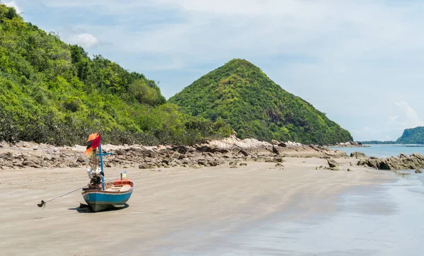 Blue Fishing Boat Beach Green Hill Sea Reef Rock Fisherman — Stock Photo, Image