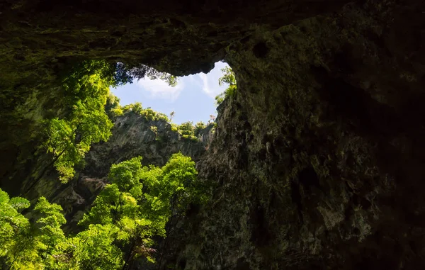 Furo Luz Solar Phraya Nakhon Cave Com Árvore Verde Céu — Fotografia de Stock