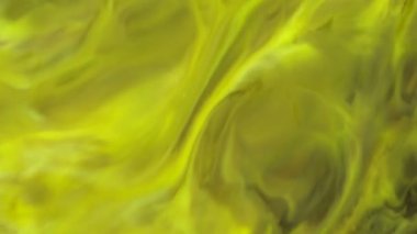 Mor Sarı akışı soyut gıda renk mürekkep taşıma veya akan arka plan. Renkli gıda renk sanatsal kavram arka plan için süt yüzeyindeki mürekkep eriterek soyut. 4 k 3840 x 2160 yüksek çözünürlüklü görüntüleri