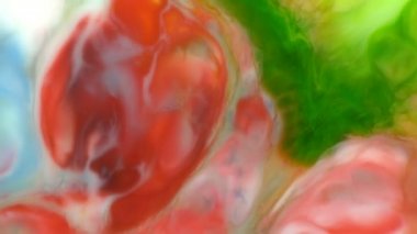 Hareketli kırmızı yeşil akışı soyut gıda renk mürekkep veya akan arka plan. Renkli gıda renk sanatsal kavram arka plan için süt yüzeyindeki mürekkep eriterek soyut. 4 k 3840 x 2160 yüksek çözünürlüklü görüntüleri tasarımı için
