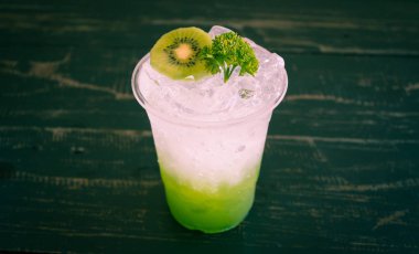 Yeşil İtalyan Soda Soğuk İçecek ve Kivi Meyve ve Maydanoz Merkezi Vintage 2