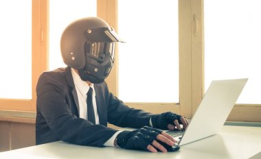 Vintage Ai Yapay Zeka İşadamı Kavramı Tıklayın Fare Yazma Laptop Wear Eldiven