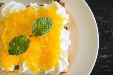 Altın Yumurta Sarısı İplikveya Foi Thong Tay Tatlısı Kremşanti 