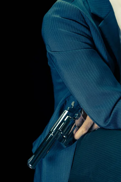 Vintage man hålla rostfri pistol eller shooter i hand skjuta under porträtt Visa — Stockfoto