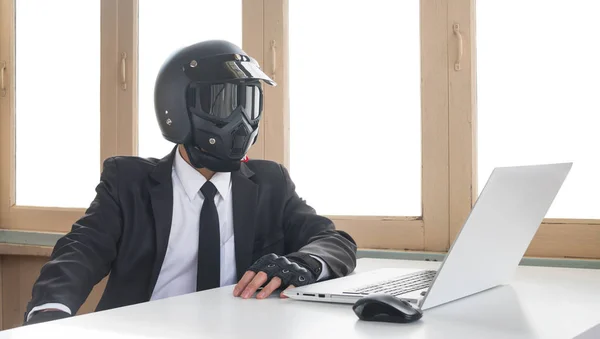 Ai Yapay Zeka İşadamı Kavramı Bekleyen Laptop Sistemi Yükleme