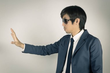 Vintage Stop El Pose ile Genç Asya Portre İşadamı 