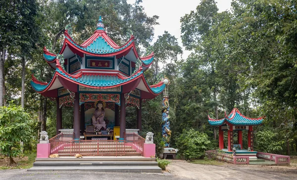 Phayao Thailand Nov 2019 Guanyin Statue Shrine Small Dragon Shrine — Stock Photo, Image