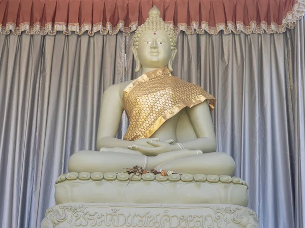 Phayao Thailandia Dicembre 2019 Statua Del Buddha Verde Fiore Secco — Foto Stock