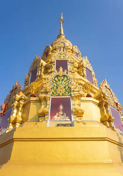 Phayao Thailandia Dicembre 2019 Pagoda Oro Stupa Sfondo Blue Sky — Foto Stock