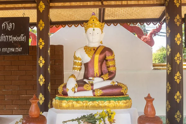 Phayao Thailand Dec 2019 Witte God Standbeeld Draag Gouden Kroon — Stockfoto