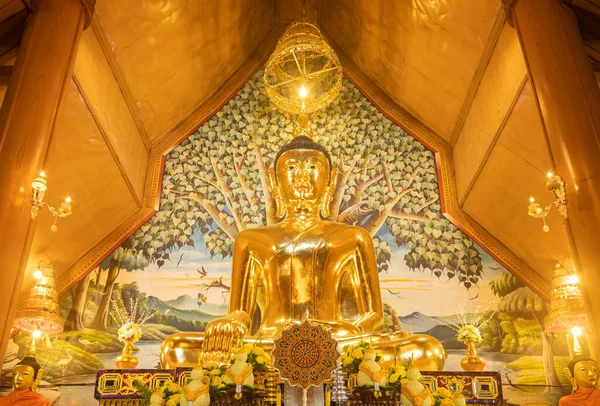 Phayao Thailandia Dicembre 2019 Statua Del Buddha Oro Con Luce — Foto Stock