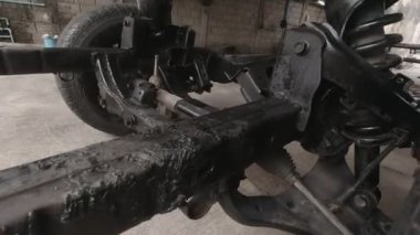 Otomobil Chassis veya Otomobil Yapısı ve Süspansiyon Sistemi Garajda