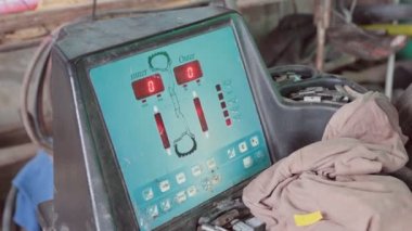 Otomobil Tamircisi veya El Biçimi Otomatik Mekanik Dengeleme Makinesi