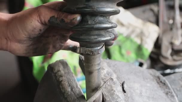 Hand Car Mechanic Auto Mechanic Removing Drive Shaft Rubber Boot — Stok Video