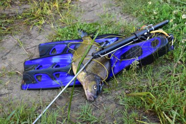 teçhizatın arka planında su altı avının