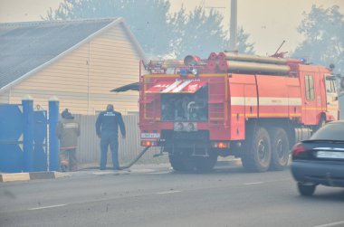 İtfaiyecilerin elementlere karşı mücadelesi