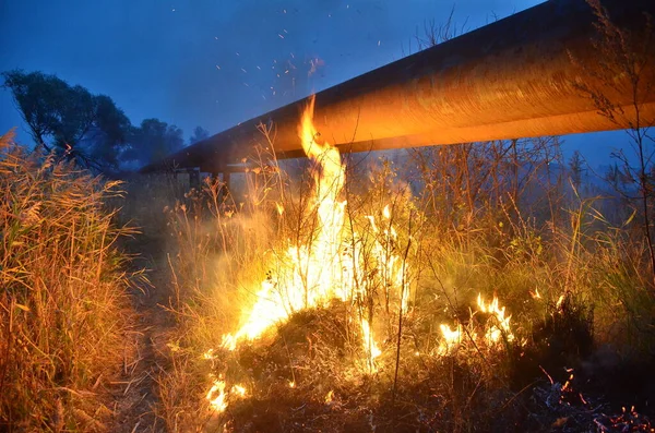 Lucha Los Bomberos Contra Los Elementos Fotos De Stock