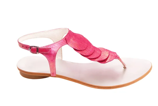 女鞋有珍珠般的光泽 粉色的拖鞋在白色的背景上 紫色的孤立的鞋子 女鞋的夏季凉鞋 皮鞋是唯一的物品 漂亮的女鞋 — 图库照片