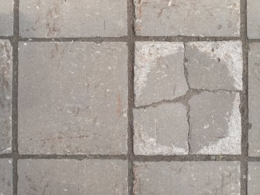 eski çatlamış beton kaldırım taşları