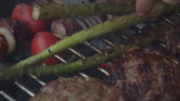 Outdoor grill with beef and vegatables in slow motion. — Stock Video