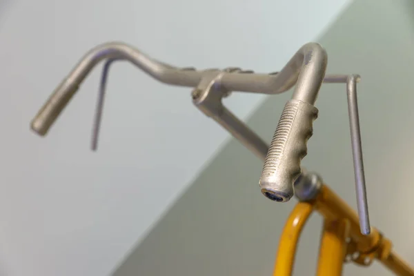 古い自転車 オレンジのハンドルバー — ストック写真