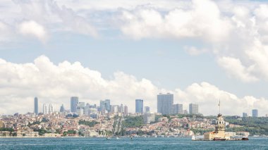 Kız Kulesi, Istanbul, Türkiye ile Boğaziçi'nin geniş açılı görünüş