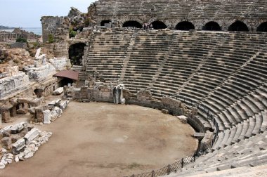 Antalya, Türkiye, 25 Mayıs 2004: Dış detay Side Antik tiyatro, Antalya, Türkiye'nin ünlü dönüm noktası